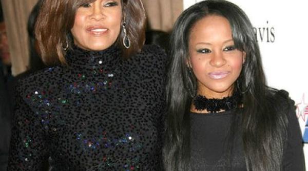 o fotografie cu bobbi kristina in sicriu vanduta unui tabloid vezi suma