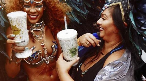 rihanna in ipostaze extrem de sexy foto