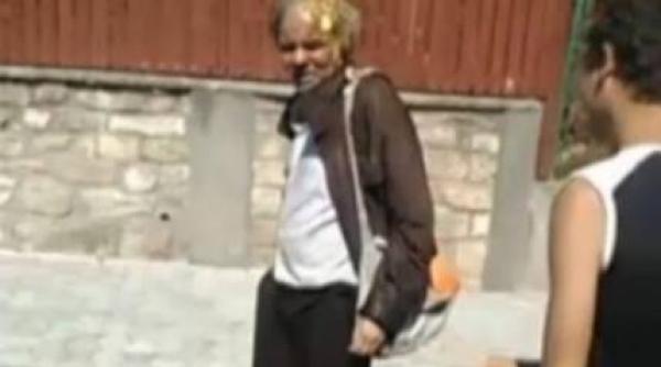 cum i au batut joc trei tineri de un veterinar ajuns cer etor video