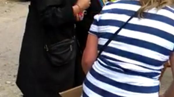 doua maicu e comportament revoltator la poarta manastirii prislop