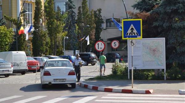 primarul prefectul si consilierii din boto ani nu mai au voie sa vina cu jeep ul la munca