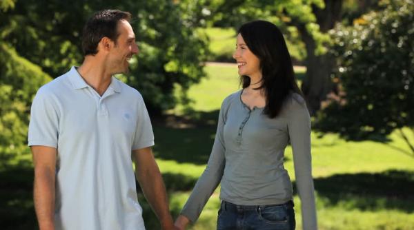 bancul zilei o tanara ii face ochi dulci so ului