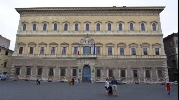 posibil atac terorist la ambasada frantei din roma un plic a explodat