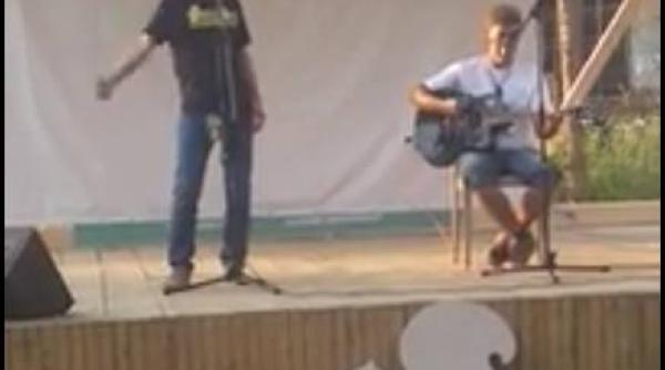 cristi danile interpreteaza o melodie a trupei phoenix in duet cu julien green video