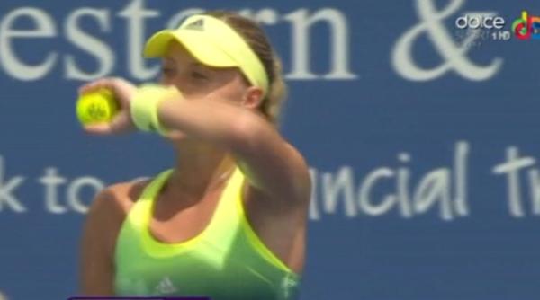 moment fabulos in timpul meciului simona halep kristina mladenovic