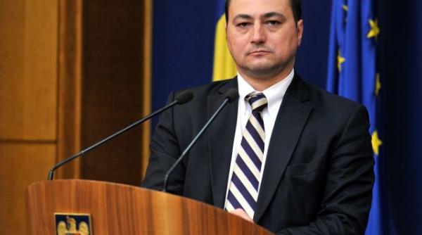 mirel palada despre poli istul cu umor