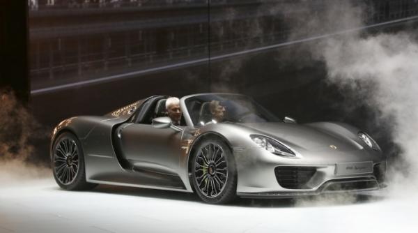 modelul sport hibride porsche 918 spyder cumparat de un roman