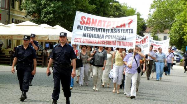 grupul cu 22 000 de medici desfiin at miting de amploare pe 1 septembrie