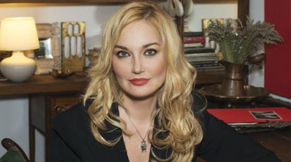 corina vintan la 50 de ani 25 de ani de comunicare i un carusel de oameni i idei