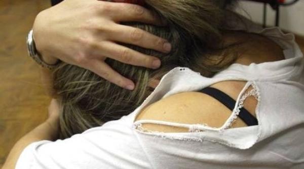 trei tineri care au violat o colega de liceu lasa i liberi de instan a