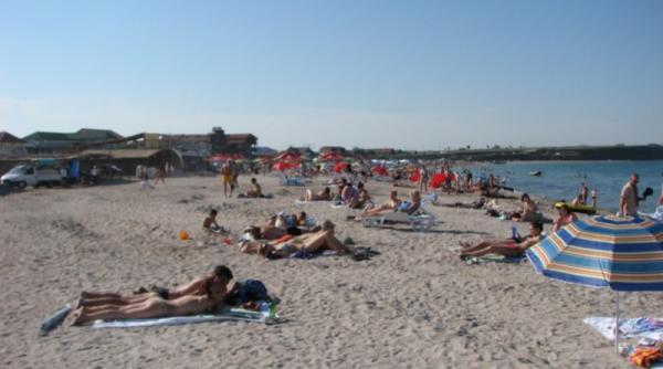 bancul zilei ion i maria stau la plaja