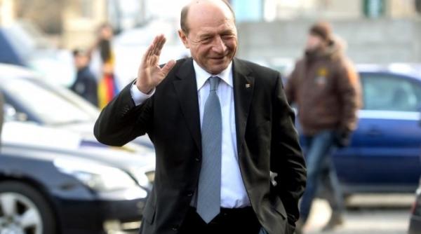 pe cine vede basescu la primaria capitalei a merge pe mana sa