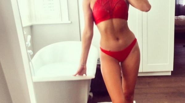 o vedeta s a pozat goala in cada