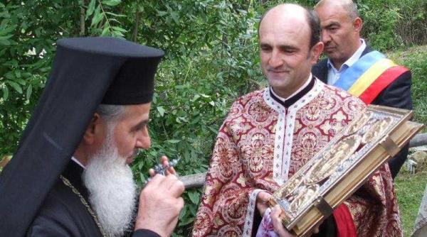 tragedie la cluj un preot a fost gasit spanzurat in casa parohiala enoria ii consterna i