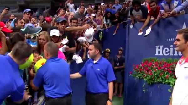us open 2015 roger federer gest emo ionant pentru un copil strivit in mul ime