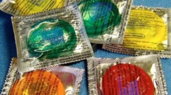 bancul zilei un tip cumpara 10 cutii de prezervative