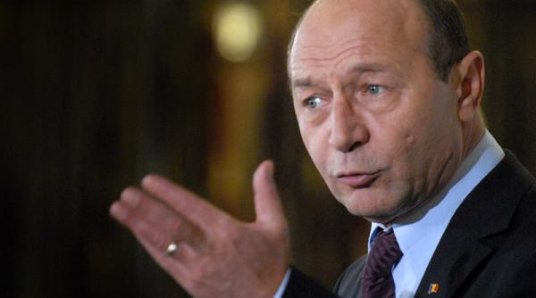 traian basescu critic liderii europeni s au trezit din vacan a cancelarul austriei un clovn