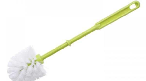 bancul zilei o doamna nemul umita de peria de wc