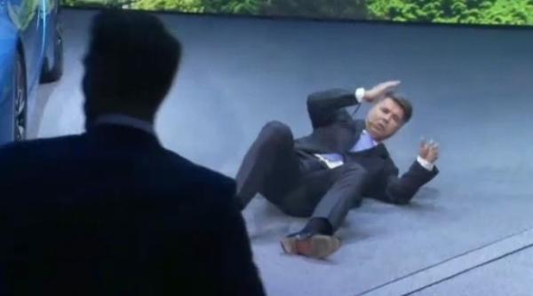 panica la salonul auto de la frankfurt ceo ul bmw s a prabu it pe scena