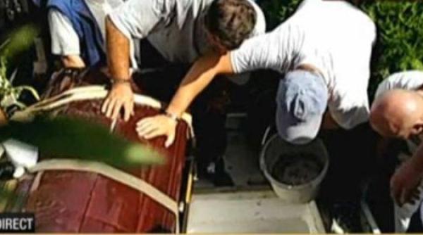 cazuri in care sicriele unor personalitati nu au avut loc in groapa