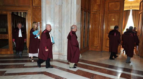 senatul a respins propunerea care modifica legea ccr ce spune ini iatorul eugen nicolicea exclusiv