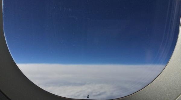 un avion cu romani a aterizat de urgen a in fran a