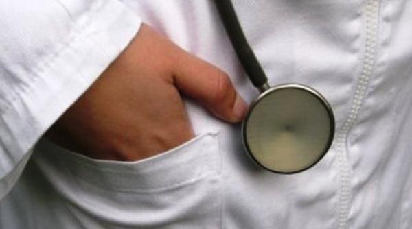 medic de la un spital renumit plasat in arest la domiciliu