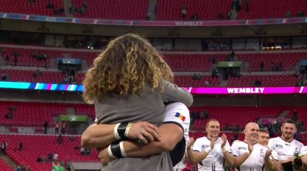 faza zilei un rugbyst roman i a cerut iubita de so ie pe gazon video