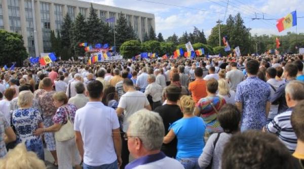 oamenii au ie it in strada protest de amploare fata de guvernul republicii moldova