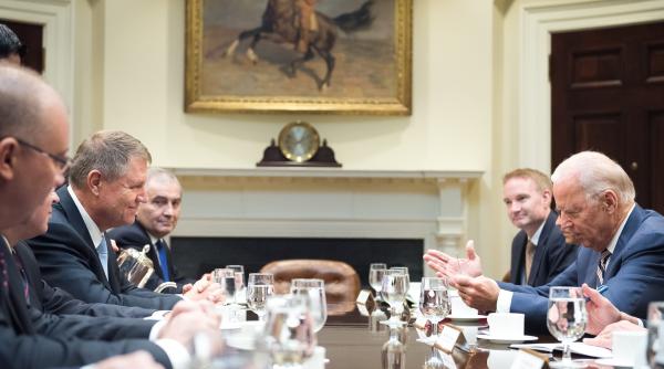 klaus iohannis s a intalnit cu joe biden i l a invitat la bucure ti