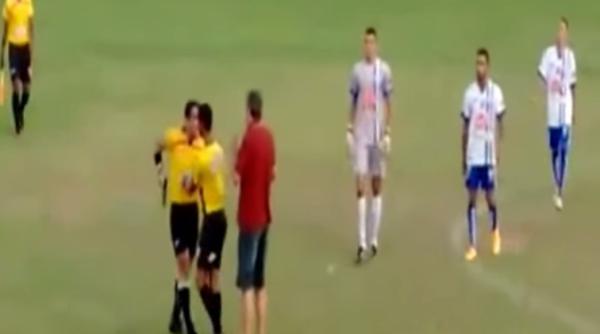 reac ie ocanta a unui arbitru lovit de un jucator la un meci de fotbal