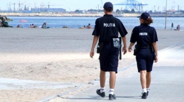 bancul zilei un copil i un poli ist pe plaja