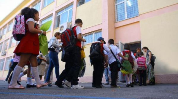 ministrului educa iei reac ie in scandalul cu profesorul de sport de la o coala din bucure ti