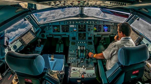 un avion de pasageri a disparut in indonezia