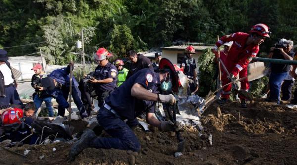 peste 600 de persoane sunt date disparute dupa o alunecare de teren