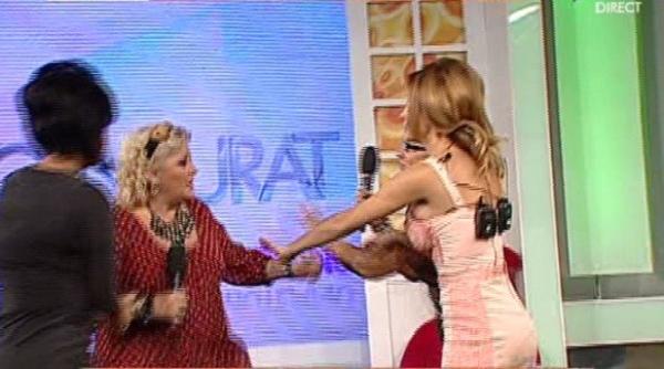 doua femei  aproape de bataie in direct ce a facut adriana bahmuprc c8prc 9beanu
