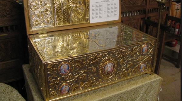 moa tele sf maria magdalena i un fragment din lemnul sfintei cruci la ia i