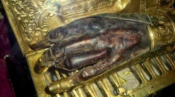 patriarhia romana decizie dura impotriva preo ilor care au furat moa tele in grecia