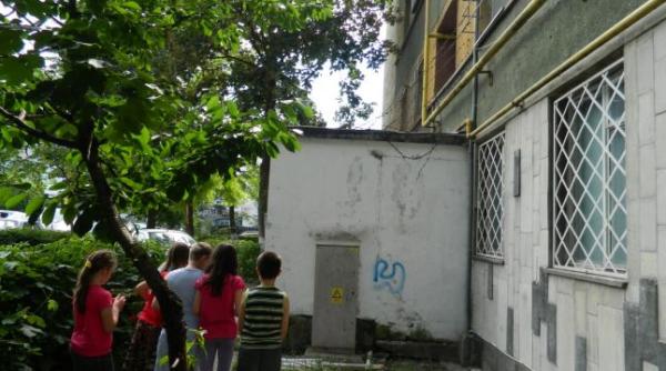 bucure ti o mama i a aruncat copilul de la etaj apoi s a sinucis