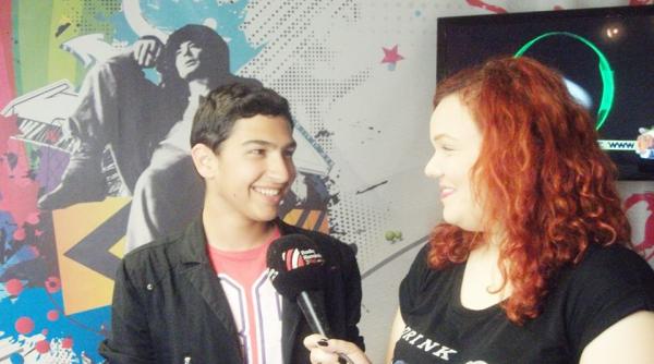 dumy klaw tanarul care surprinde cu premiile i realizarile sale