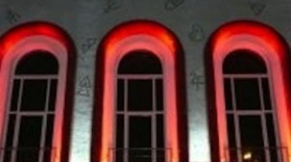 montagne russes in interiorul unui teatru lovitura pe scena bucure teana