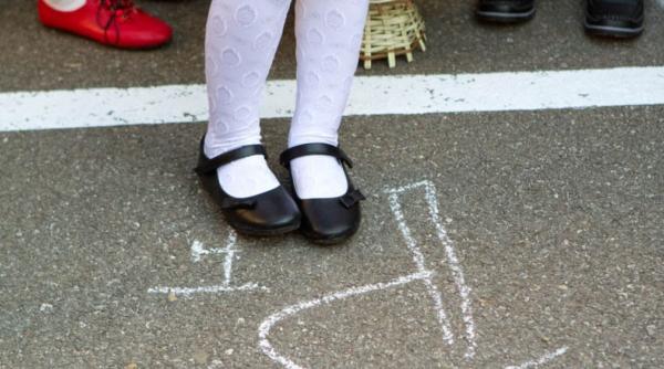 situa ie revoltatoare in cazul directoarei de coala care a umilit o feti a