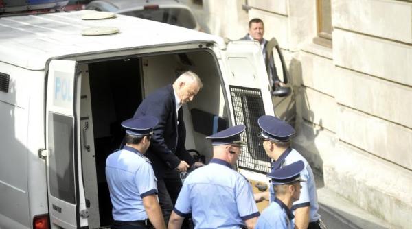 perchezi ii in celula lui oprescu i au fost luate medicamentele si dozele de insulina