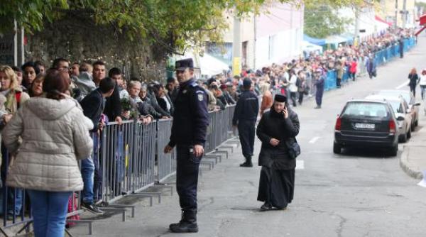 sfanta cuvioasa parascheva ca i credincio ii au trecut pe la racla in cele sase zile de pelerinaj