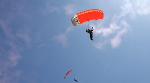 accident pe aerodrom doi para uti ti in stare grava unul a murit