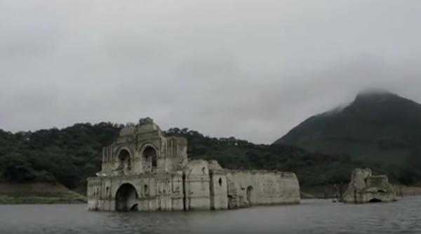 mexic o biserica veche de 400 de ani a reaparut din adancuri