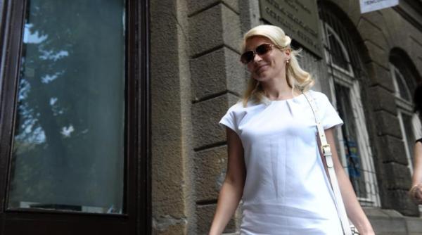 surpriza cine o sus ine pe andreea paul din parlament