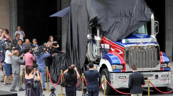 cel mai scump camion din lume un adevarat palat pe ro i galerie foto