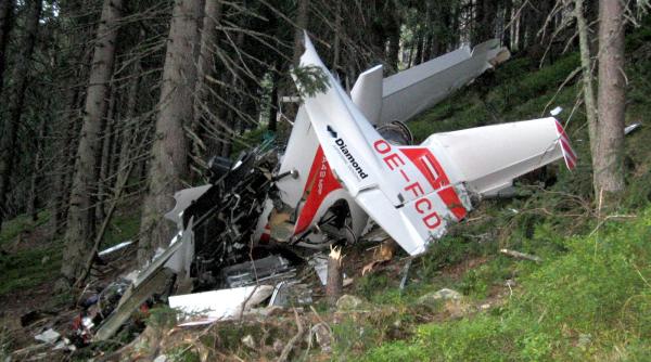 un avion de mici dimensiuni gasit prabu it intr o padure din vaslui