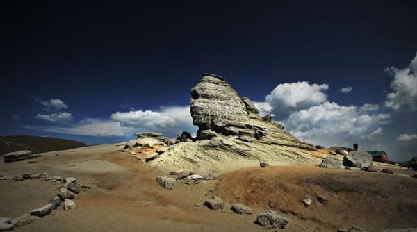 sfinxul i babele revendicate in instan a ce a anun at prefectul de dambovi a